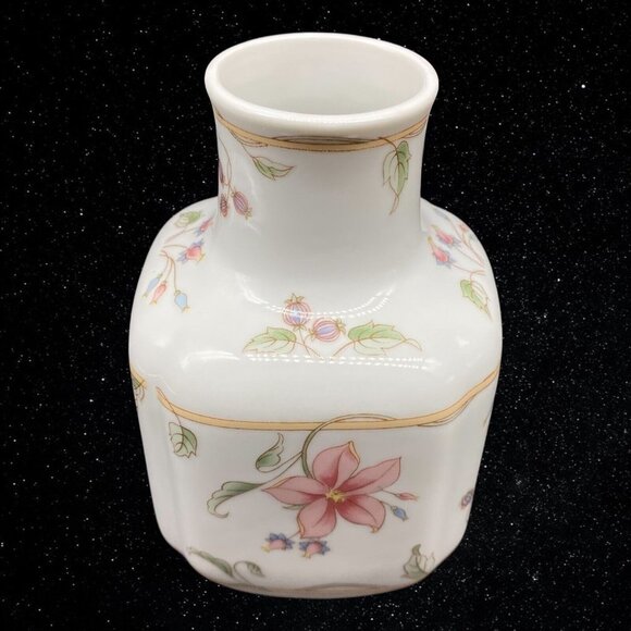 Andrea by Sadek Porcelain Floral Pattern Vase Made in Japan 5.5”T 3.5”W - Picture 7 of 9
